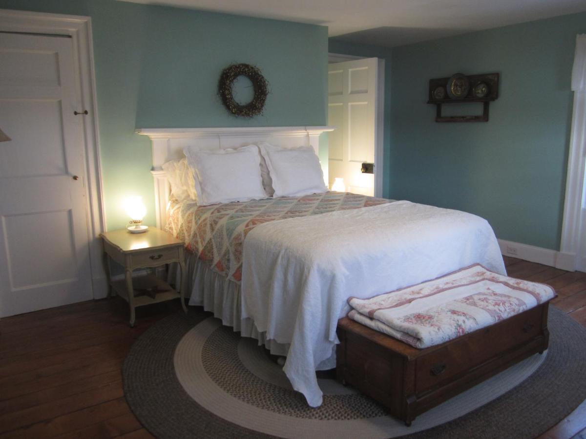 Grand Oak Manor
