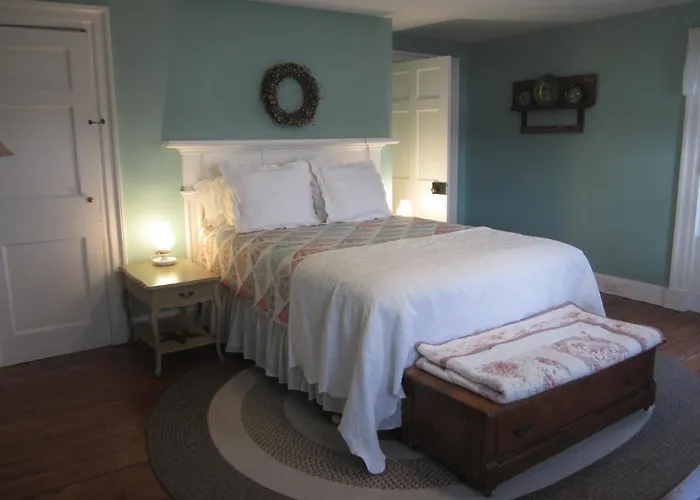 Grand Oak Manor Bed And Breakfast