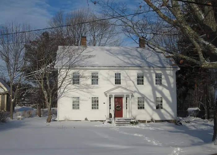 Grand Oak Manor Bed And Breakfast